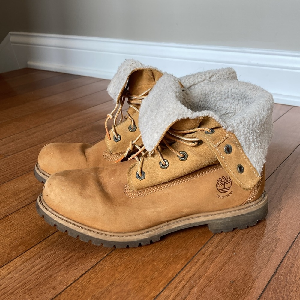 Timberland Women's Authentic Waterproof Roll Fold-Down Teddy Fleece Boot - 9